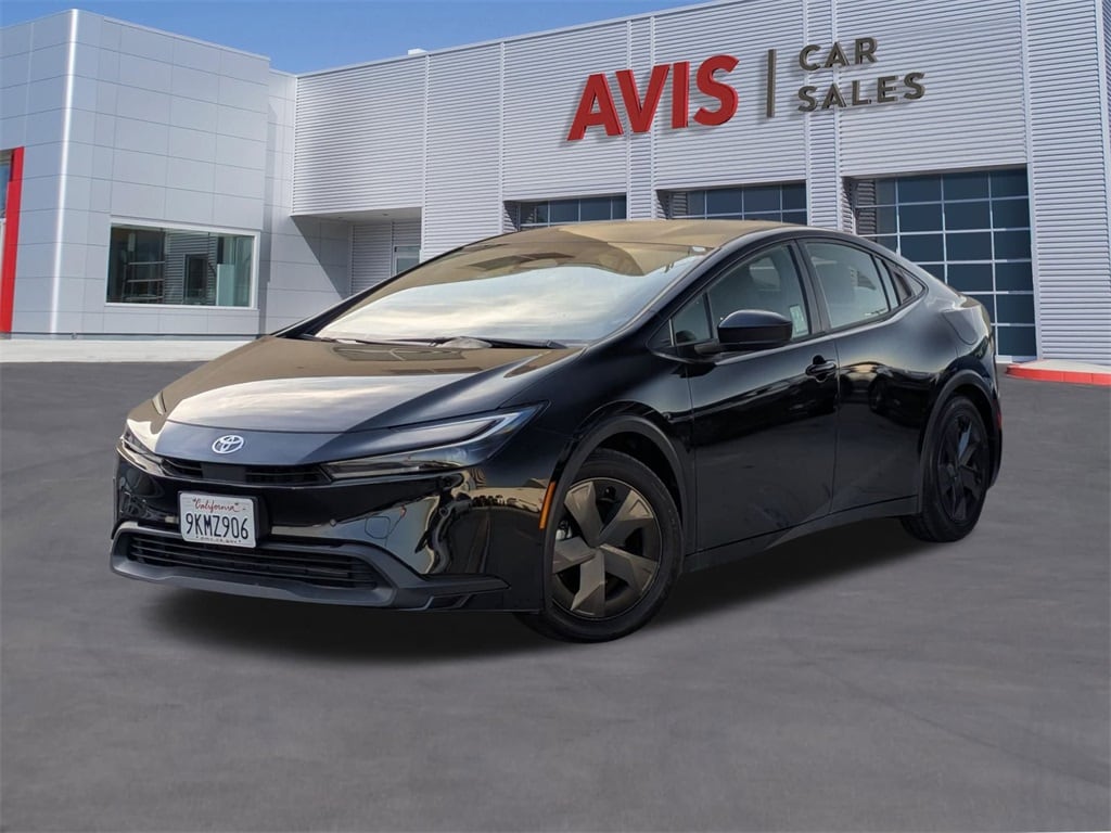 2024 Toyota Prius LE's photo