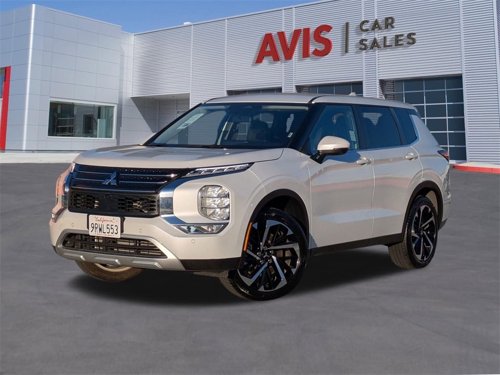 2024 Mitsubishi Outlander SE's photo