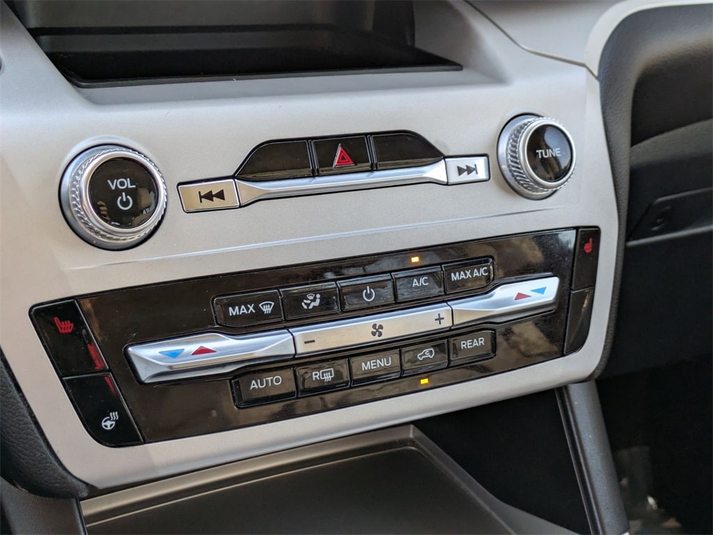 Thumbnail: 2024 Ford Explorer - 17