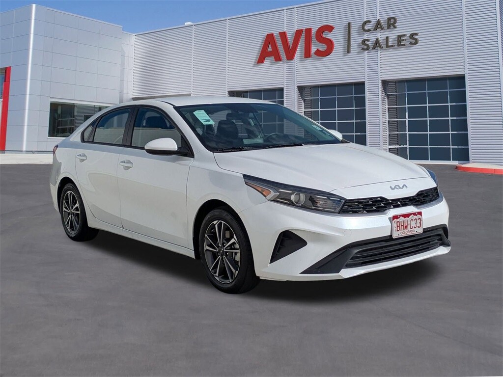 2023 Kia Forte LXS photo 3