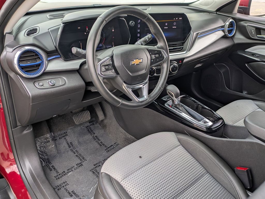 Thumbnail: 2025 Chevrolet Trax - 14