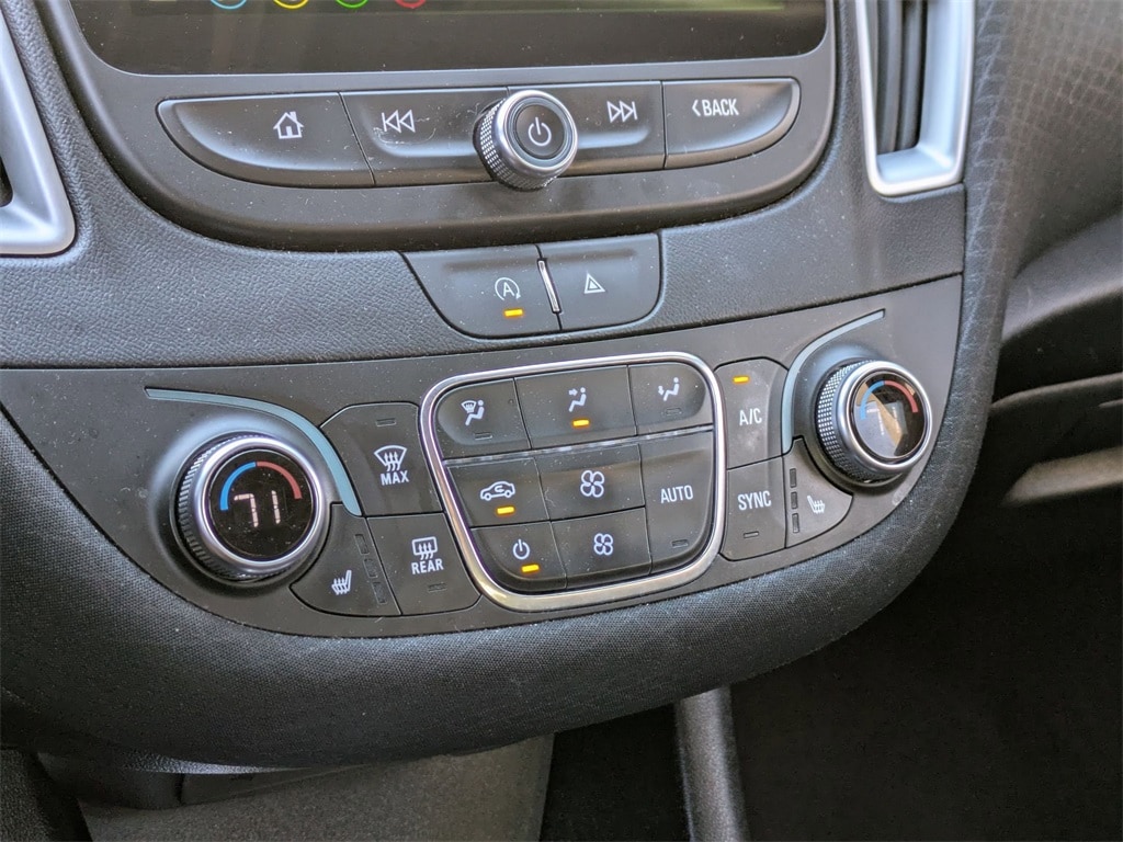 Thumbnail: 2023 Chevrolet Malibu - 17