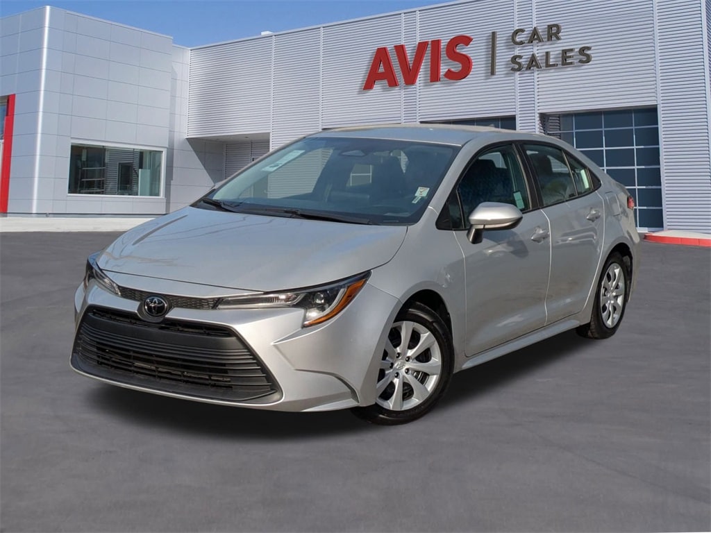 2024 Toyota Corolla LE's photo