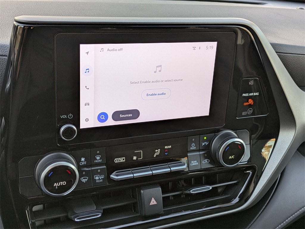 Thumbnail: 2024 Toyota Highlander - 17