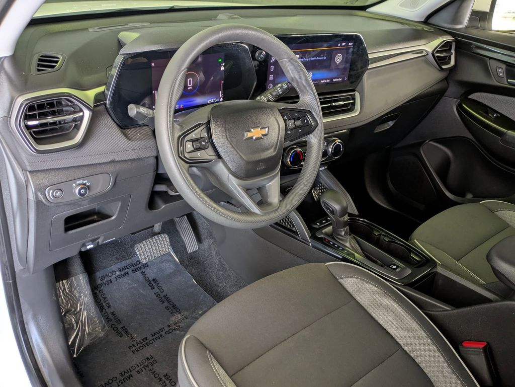 Thumbnail: 2025 Chevrolet TrailBlazer - 14