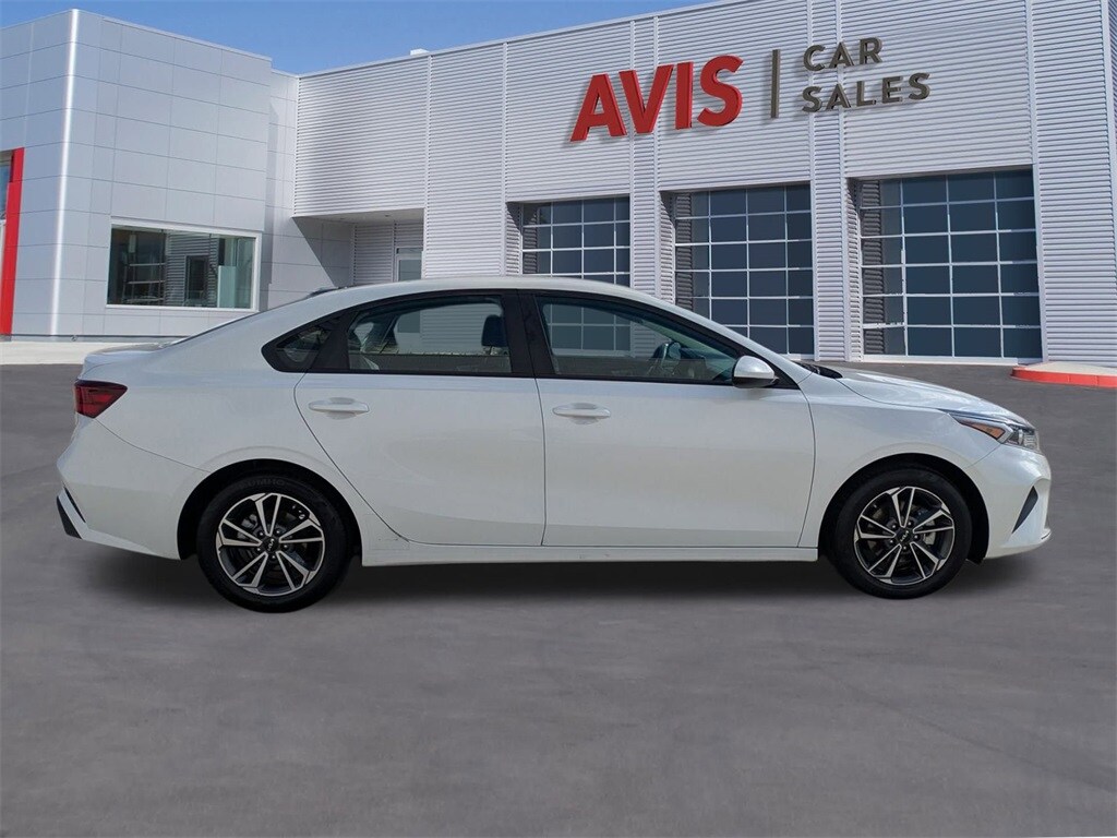 2023 Kia Forte LXS photo 4