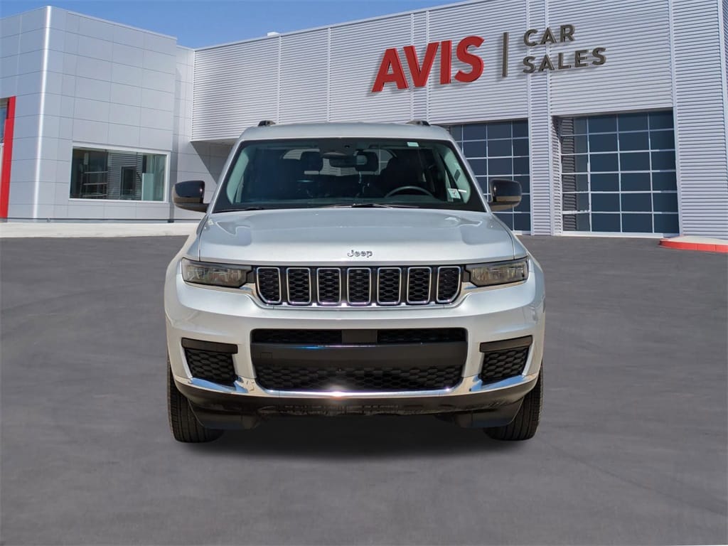 2023 Jeep Grand Cherokee Laredo 2