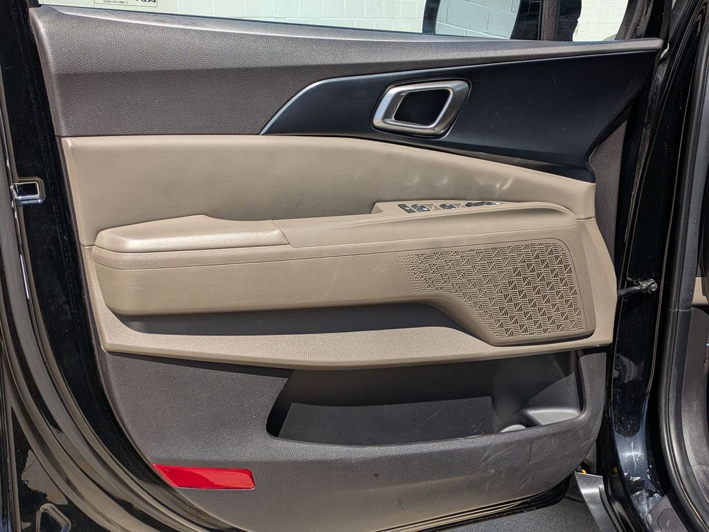 Thumbnail: 2025 Kia Carnival - 11