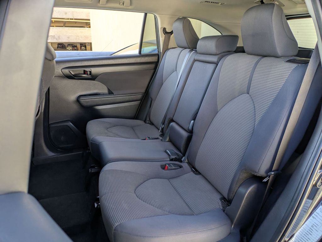 Thumbnail: 2024 Toyota Highlander - 25