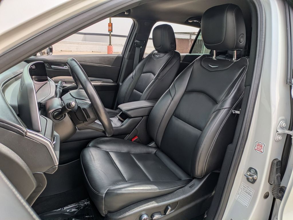 Thumbnail: 2024 Cadillac XT4 - 23