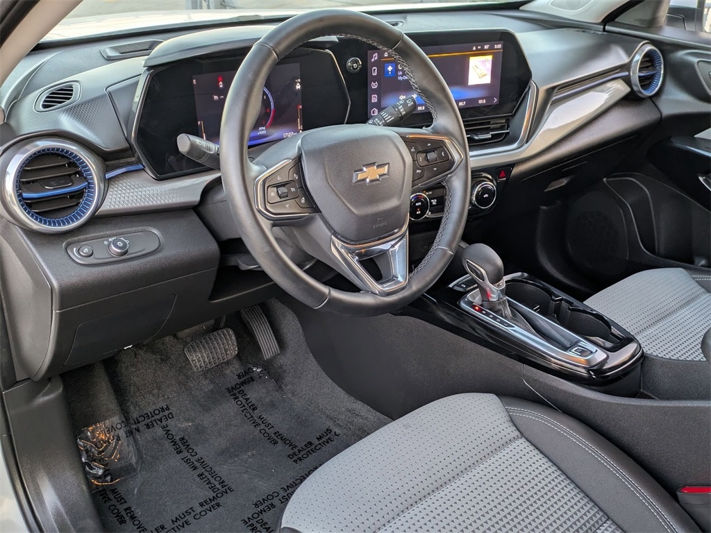 Thumbnail: 2025 Chevrolet Trax - 14