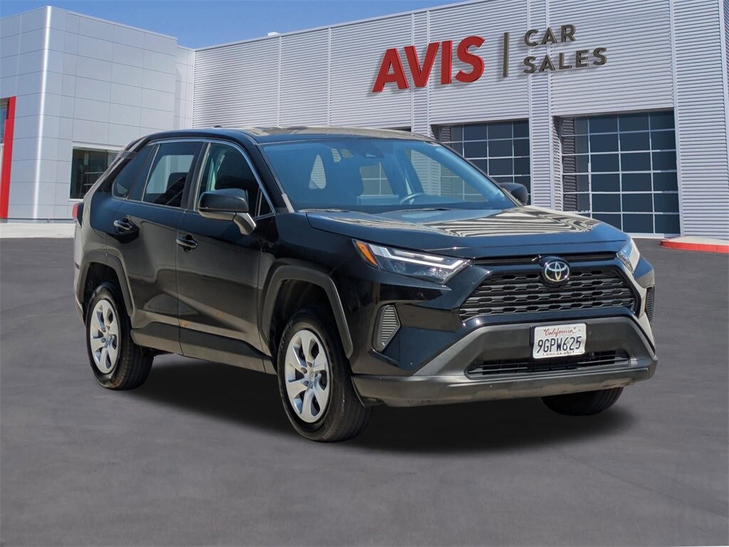 2023 Toyota RAV4 LE photo 3