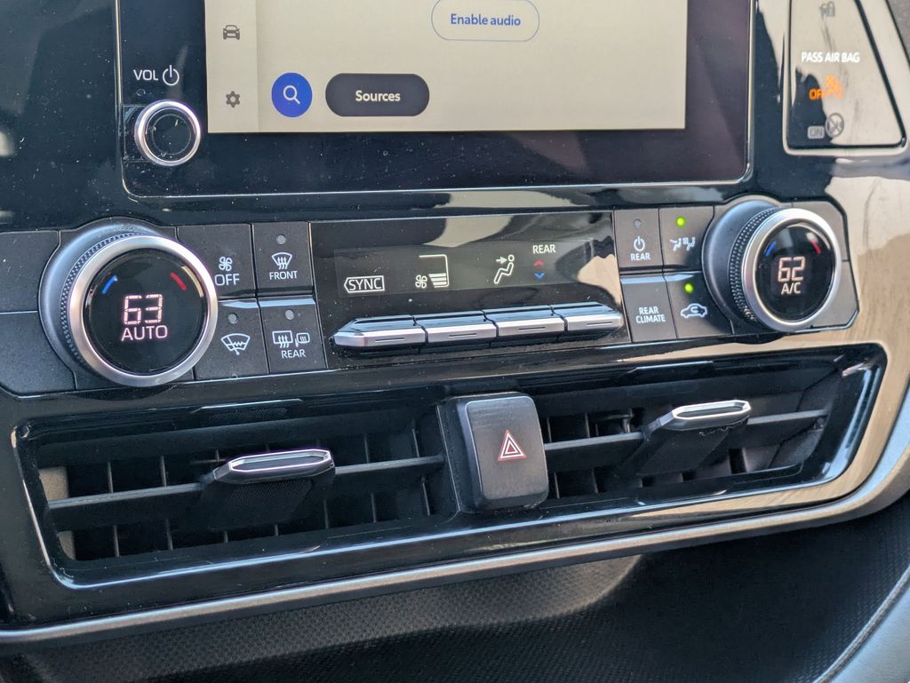 Thumbnail: 2024 Toyota Highlander - 17