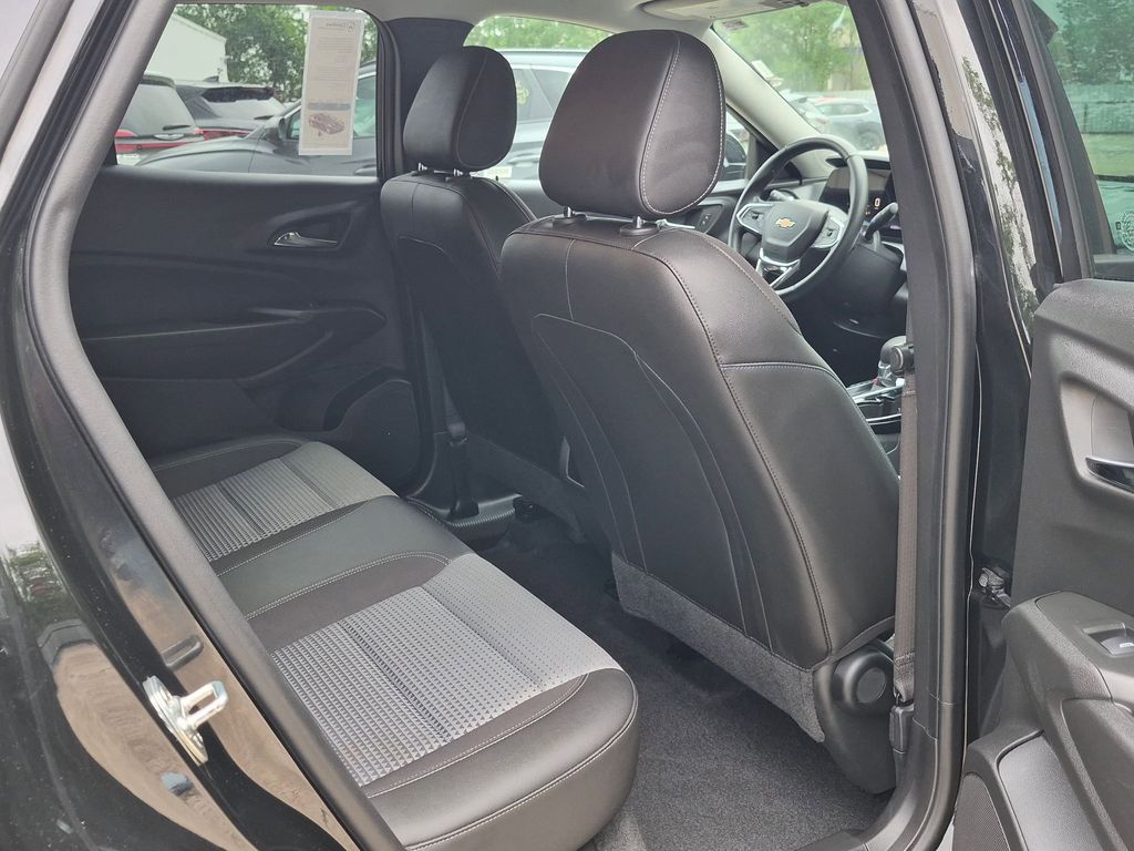 Thumbnail: 2025 Chevrolet Trax - 28