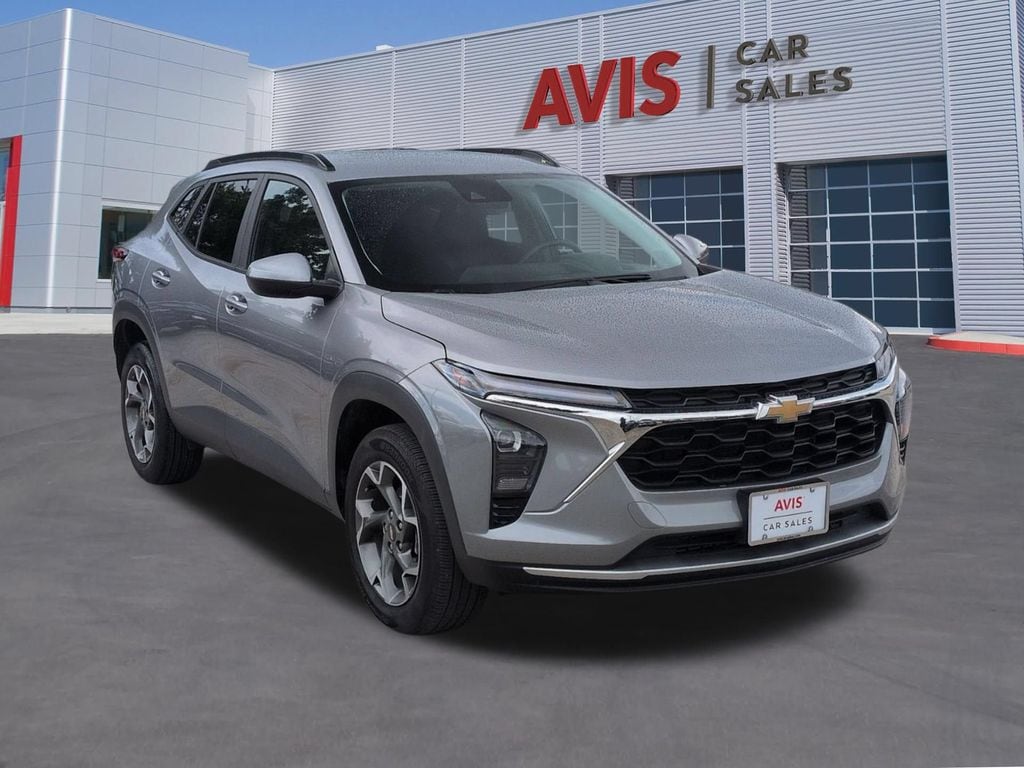 Thumbnail: 2025 Chevrolet Trax - 3