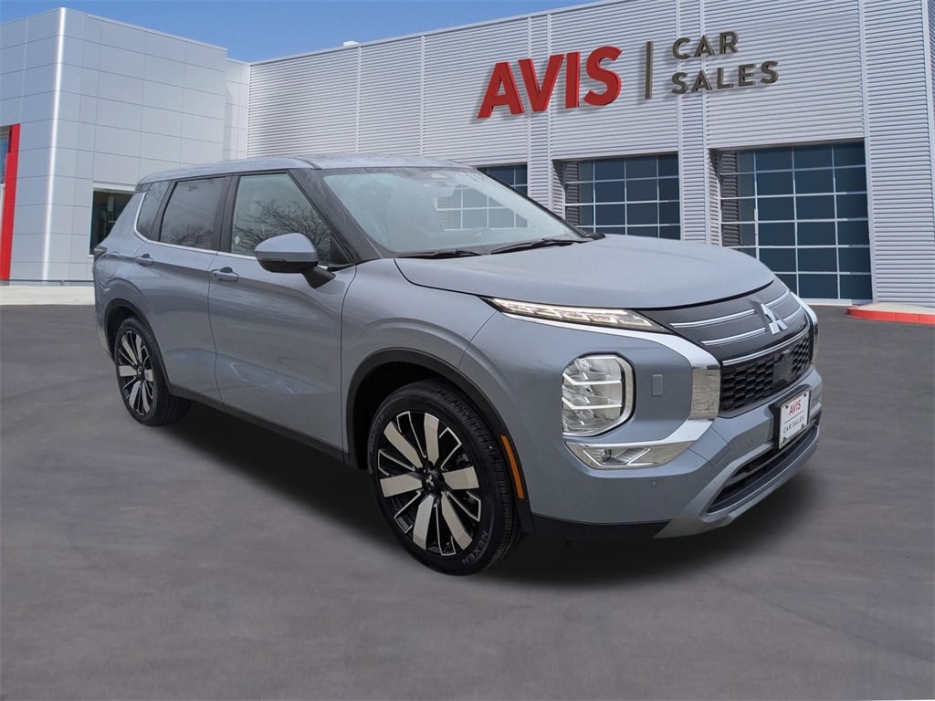 Thumbnail: 2025 Mitsubishi Outlander - 3