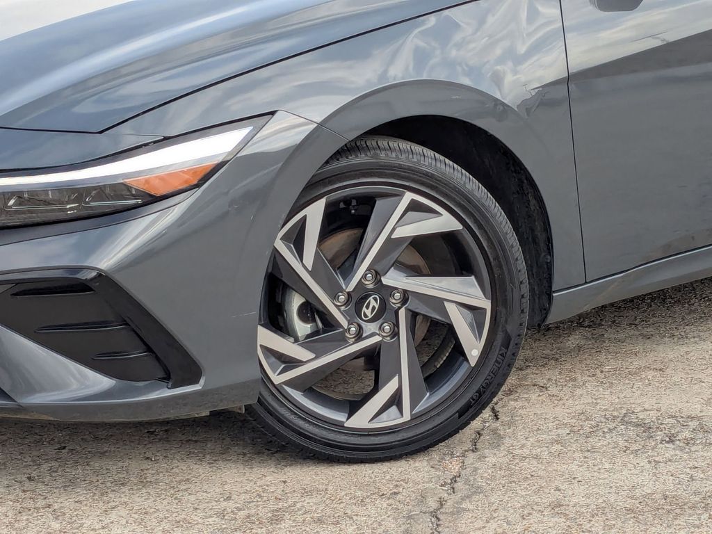 Thumbnail: 2025 Hyundai Elantra - 32