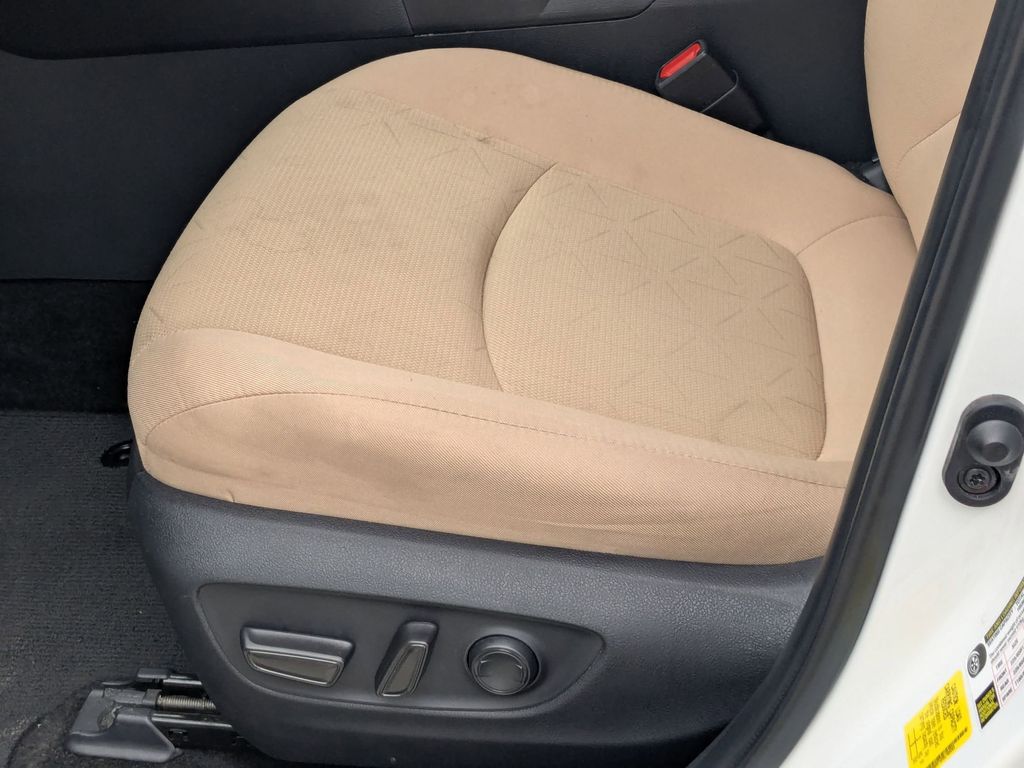 Thumbnail: 2025 Toyota RAV4 - 19