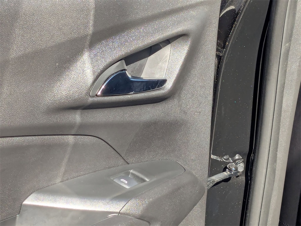 Thumbnail: 2025 Chevrolet Trax - 25