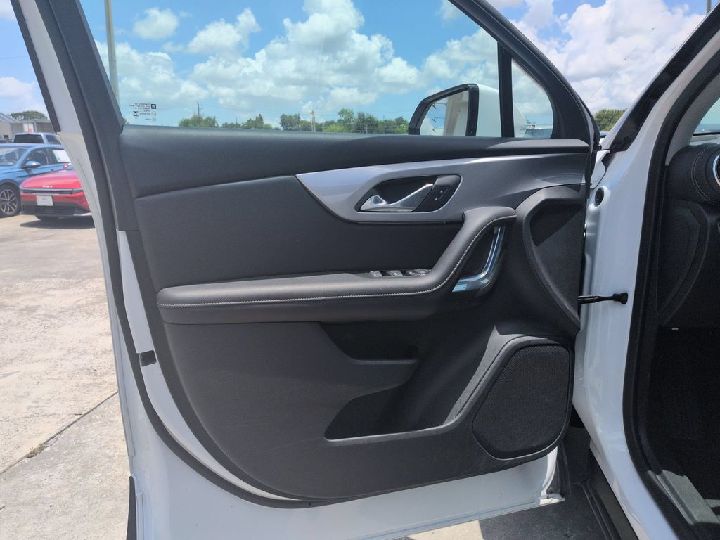 Thumbnail: 2025 Chevrolet Blazer - 11
