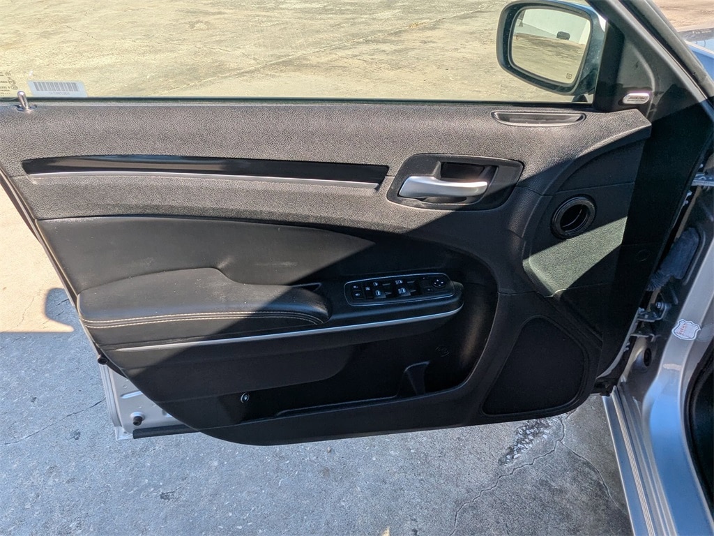 Thumbnail: 2023 Chrysler 300 - 11