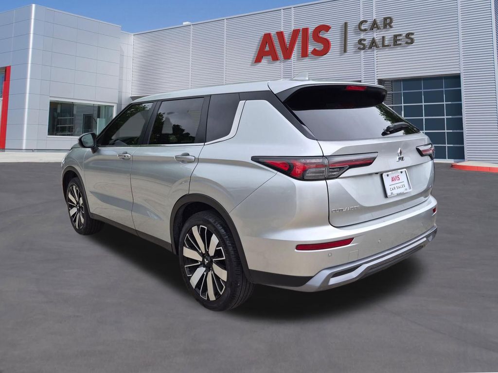 Thumbnail: 2025 Mitsubishi Outlander - 7