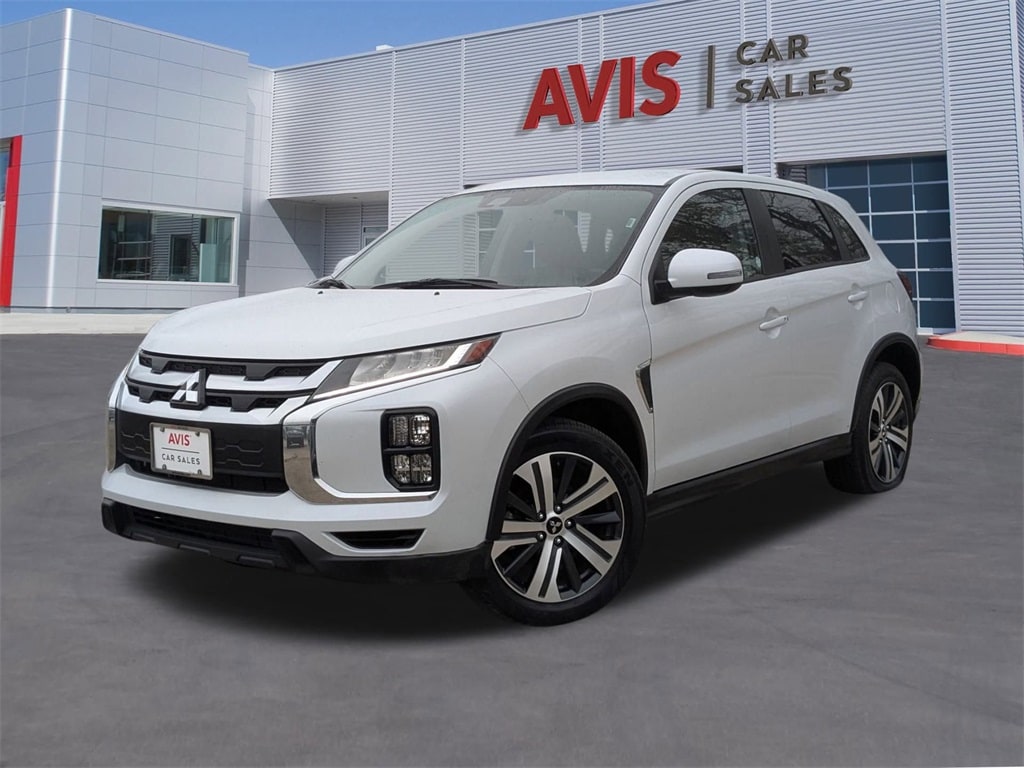 2024 Mitsubishi Outlander SE's photo