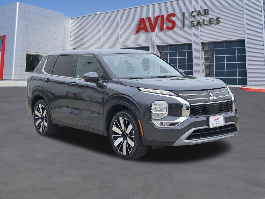 Thumbnail: 2025 Mitsubishi Outlander - 3