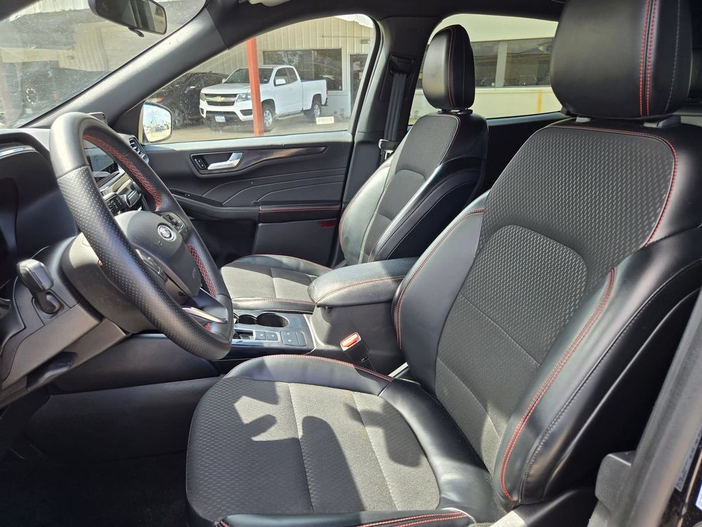 2025 Ford Escape ST-Line - Photo 24