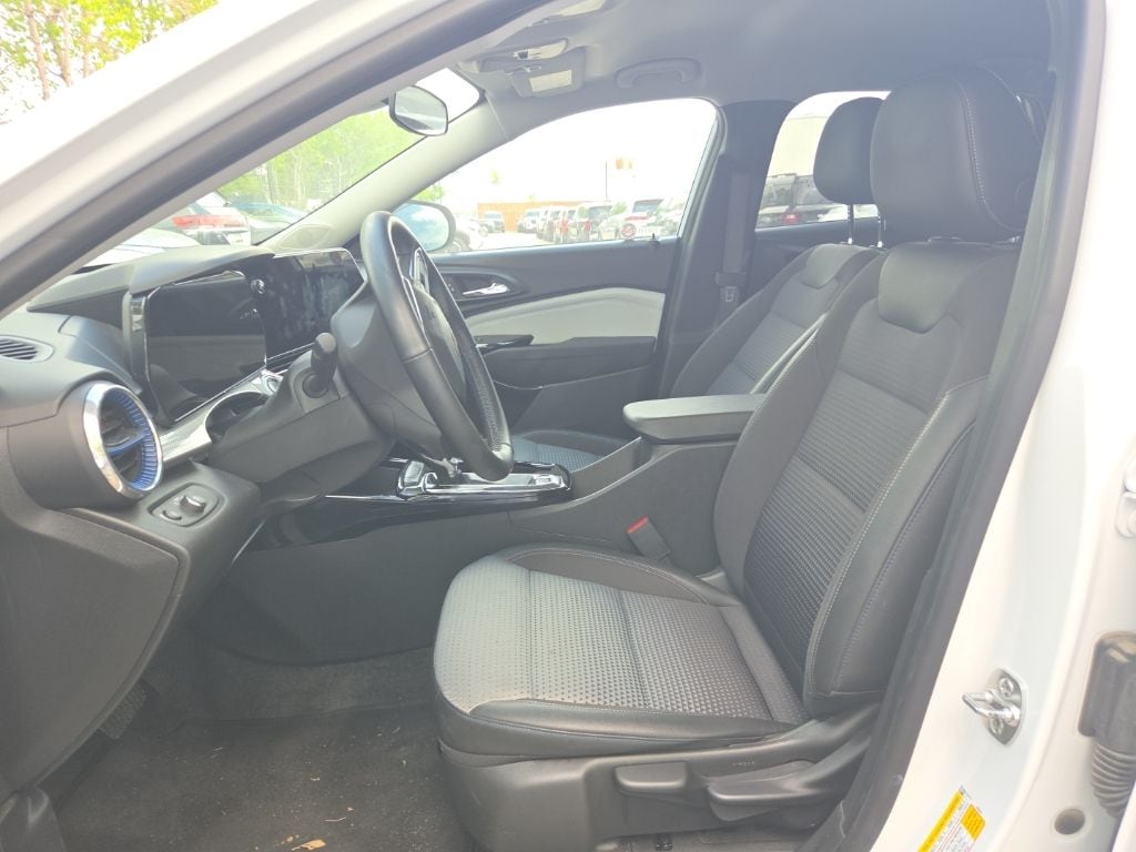 Thumbnail: 2025 Chevrolet Trax - 5