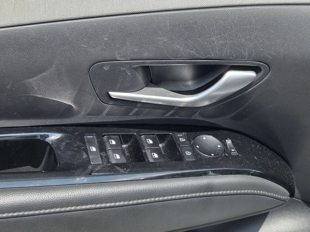 2025 Hyundai Santa Cruz Limited - Photo 14