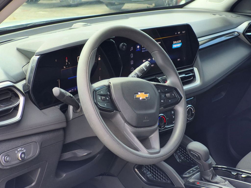 Thumbnail: 2025 Chevrolet TrailBlazer - 14