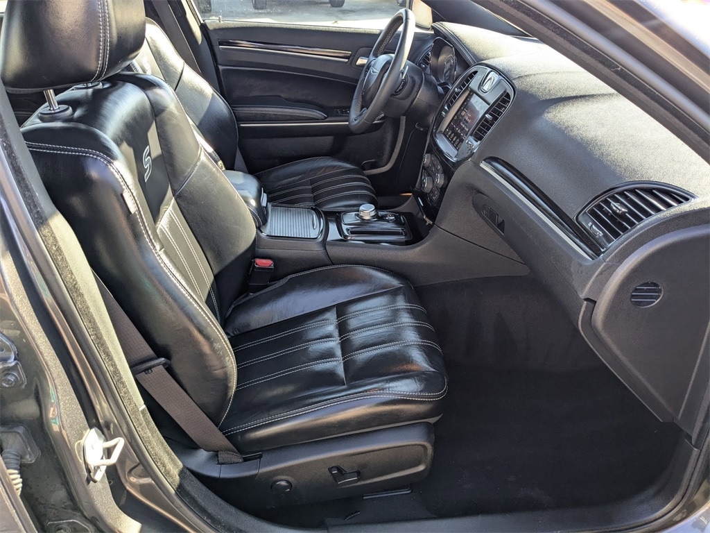 Thumbnail: 2023 Chrysler 300 - 29