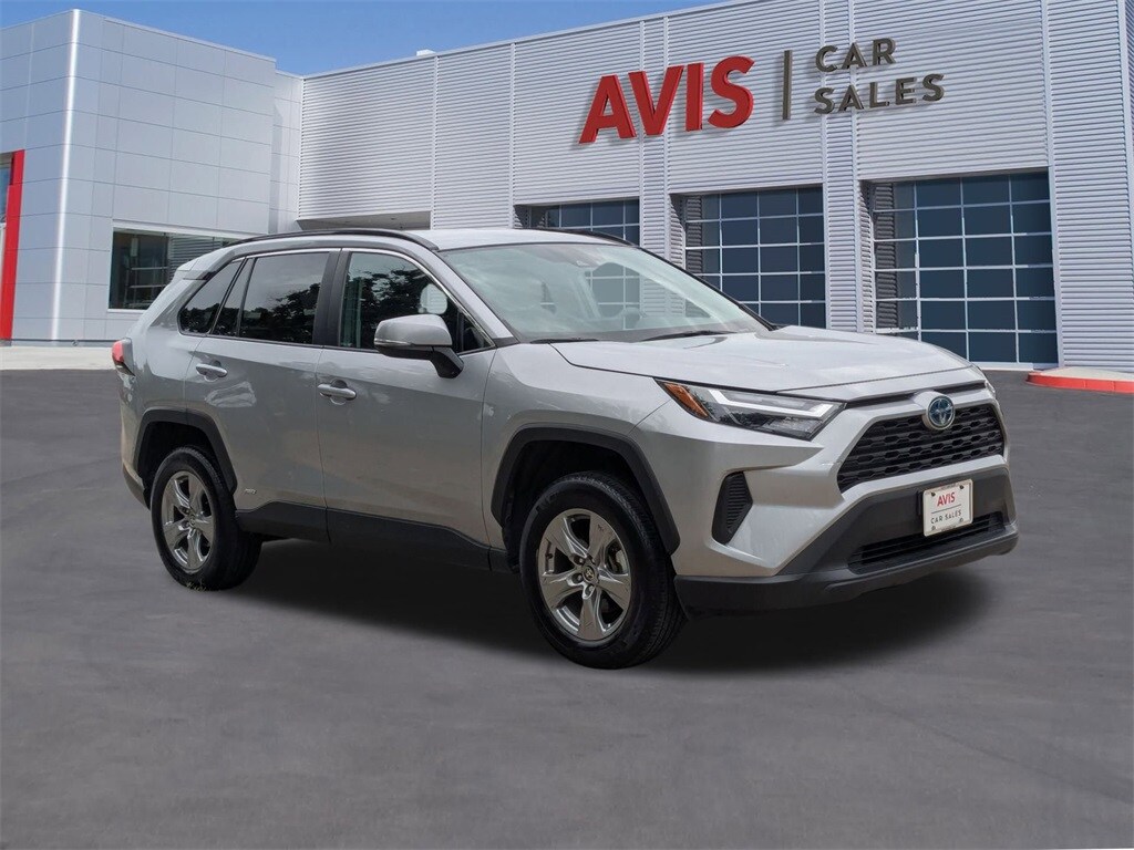 2024 Toyota RAV4 Hybrid XLE photo 3