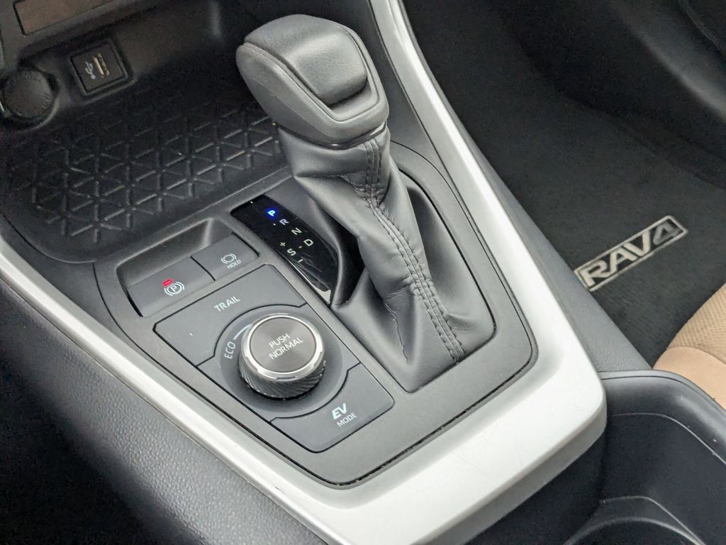 Thumbnail: 2025 Toyota RAV4 - 16