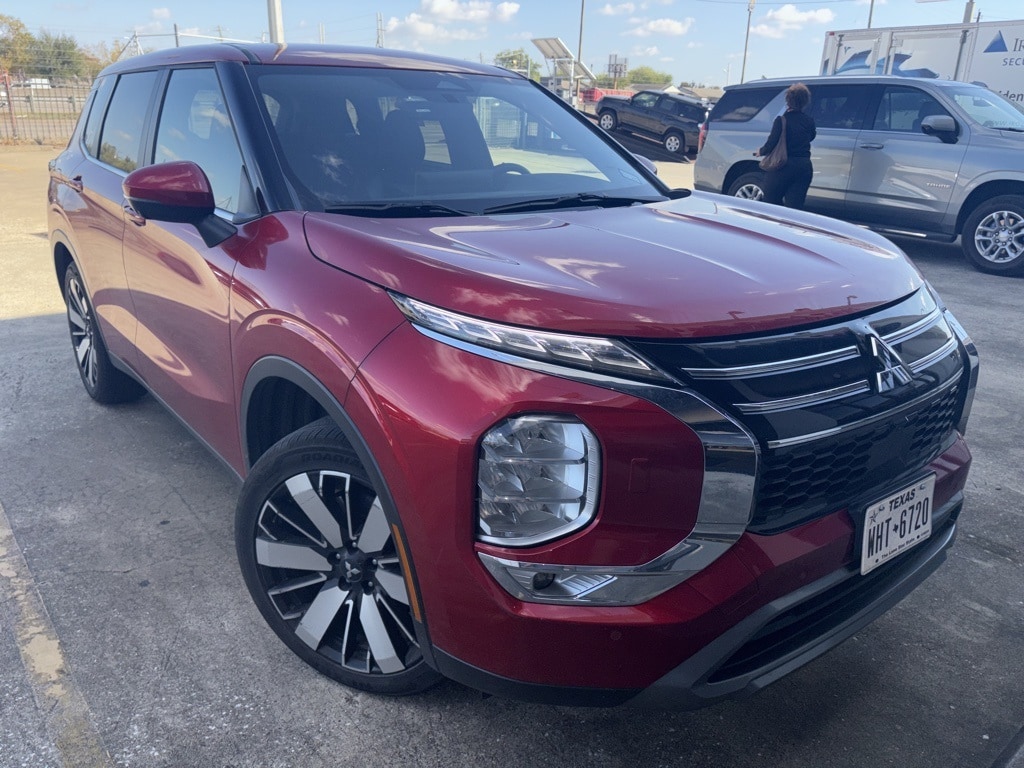 Thumbnail: 2025 Mitsubishi Outlander - 3