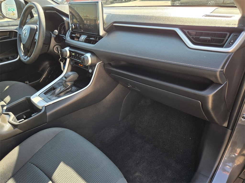 Thumbnail: 2025 Toyota RAV4 - 32