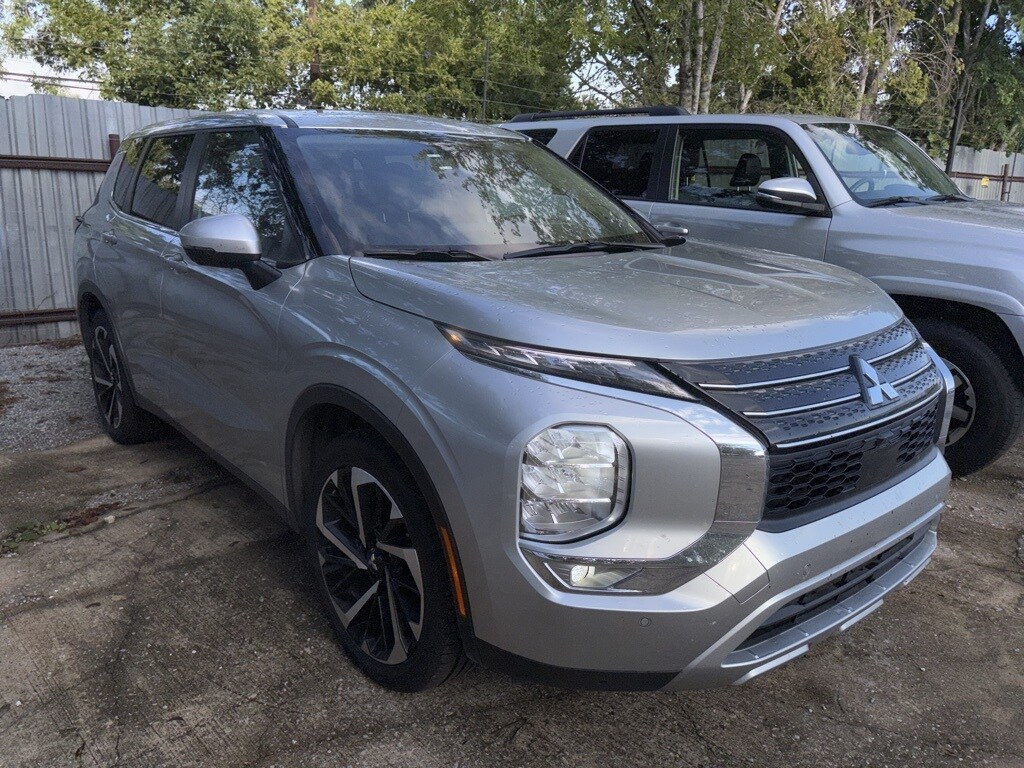 Thumbnail: 2024 Mitsubishi Outlander - 3