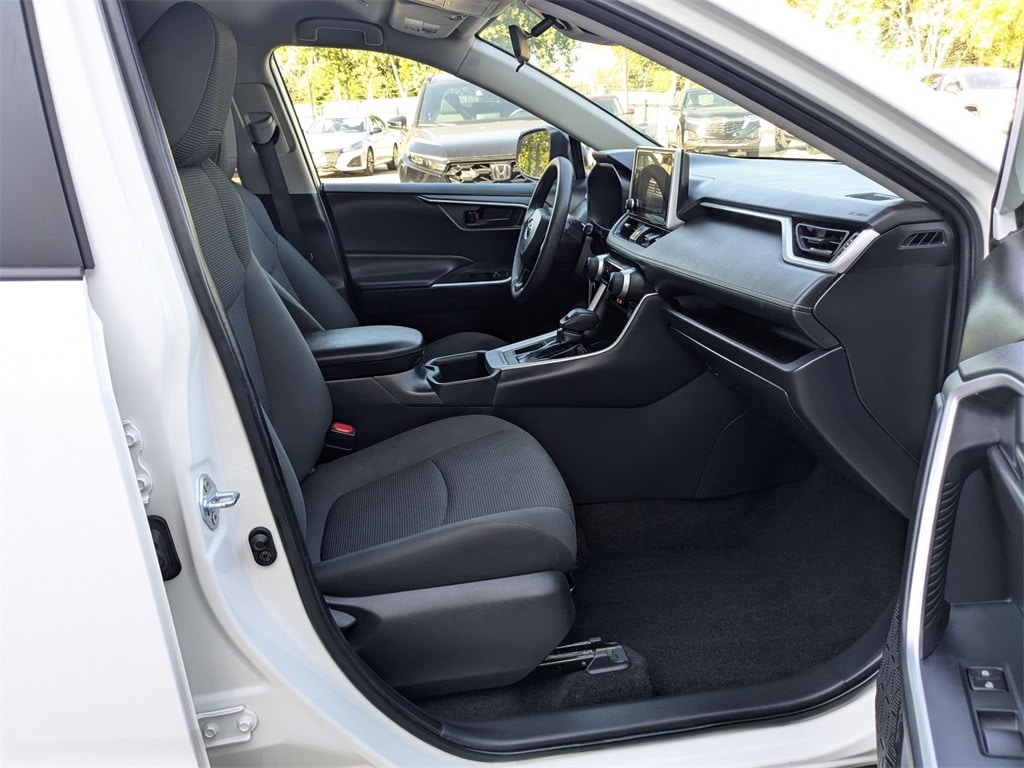 Thumbnail: 2025 Toyota RAV4 - 32