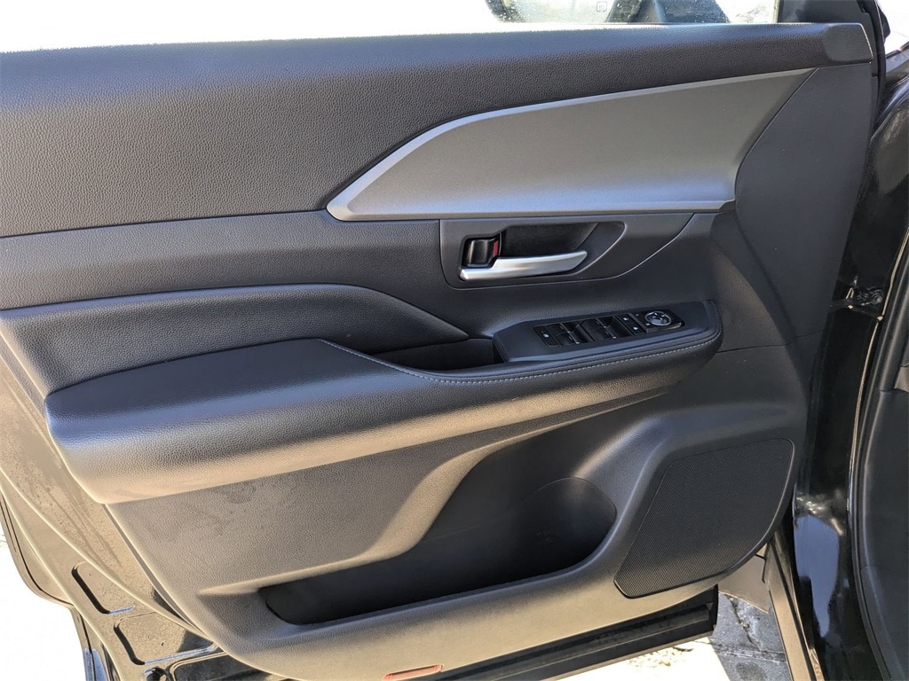 Thumbnail: 2025 Toyota Grand Highlander - 11