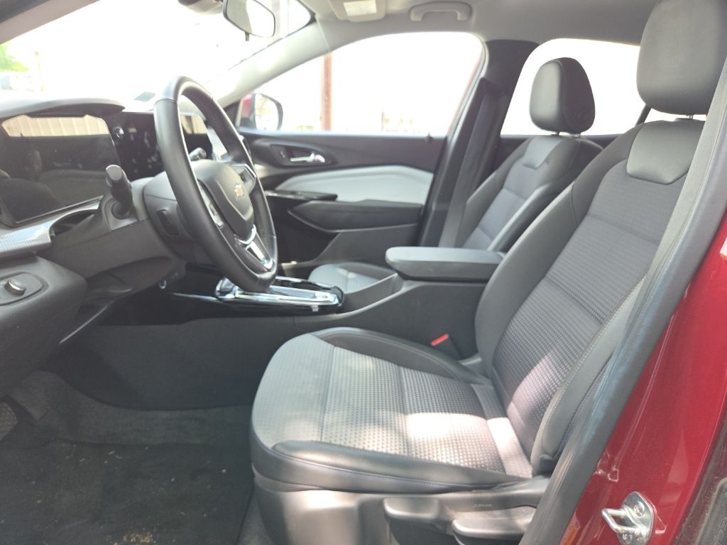 Thumbnail: 2025 Chevrolet Trax - 3