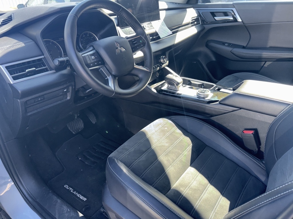 Thumbnail: 2025 Mitsubishi Outlander - 8