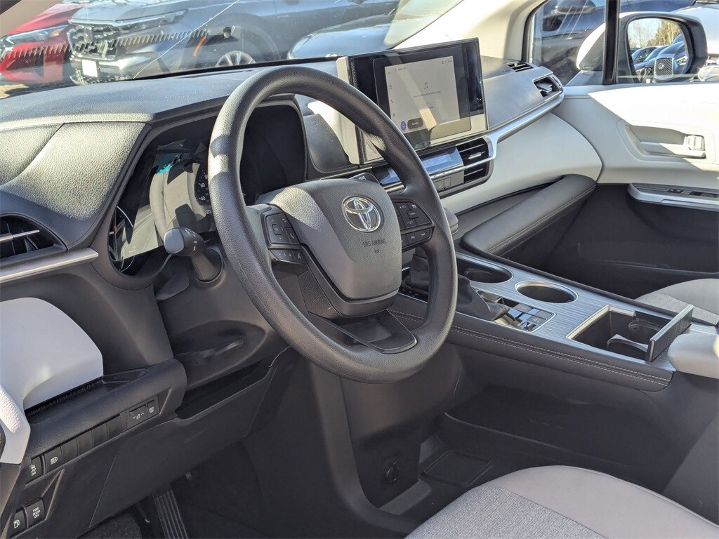 Thumbnail: 2025 Toyota Sienna - 11