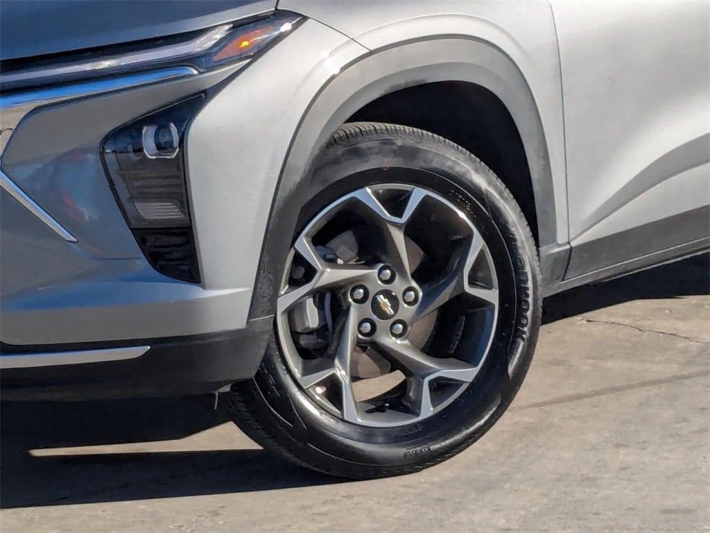 Thumbnail: 2025 Chevrolet Trax - 32