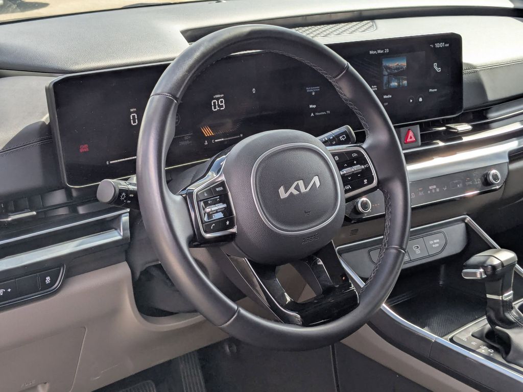 Thumbnail: 2025 Kia Carnival - 15