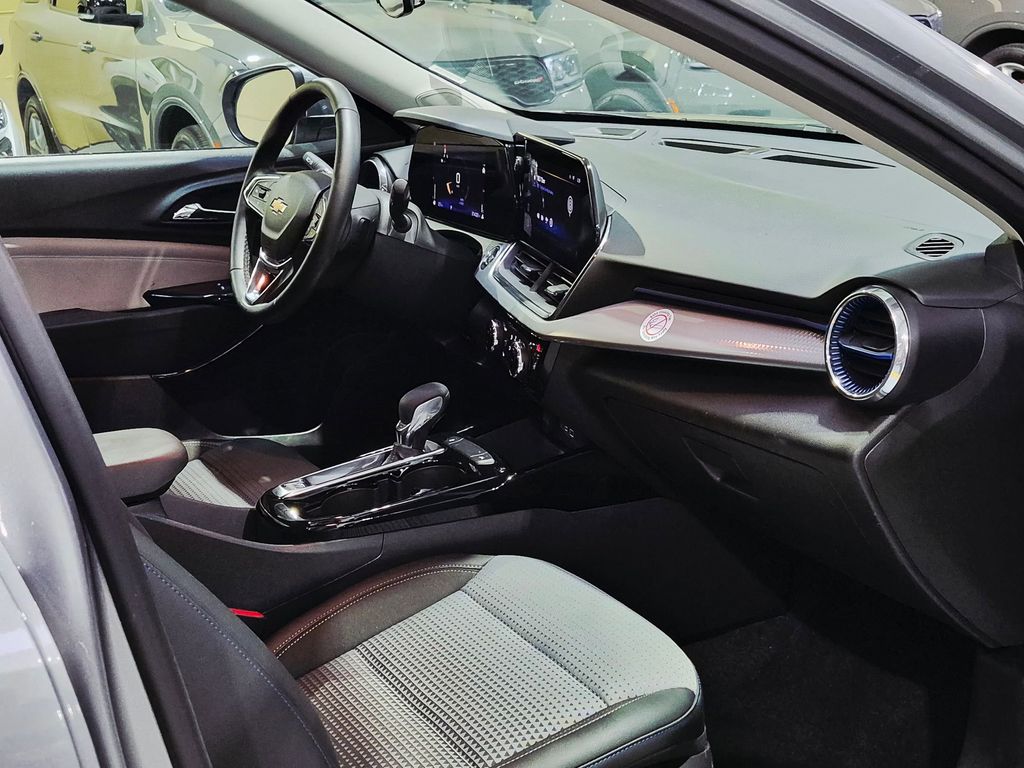 Thumbnail: 2025 Chevrolet Trax - 30