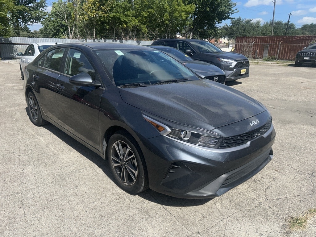 Thumbnail: 2024 Kia Forte - 3