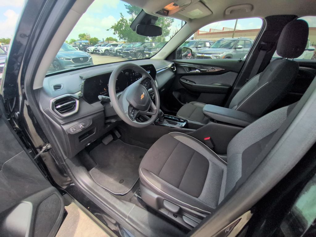 Thumbnail: 2025 Chevrolet TrailBlazer - 15