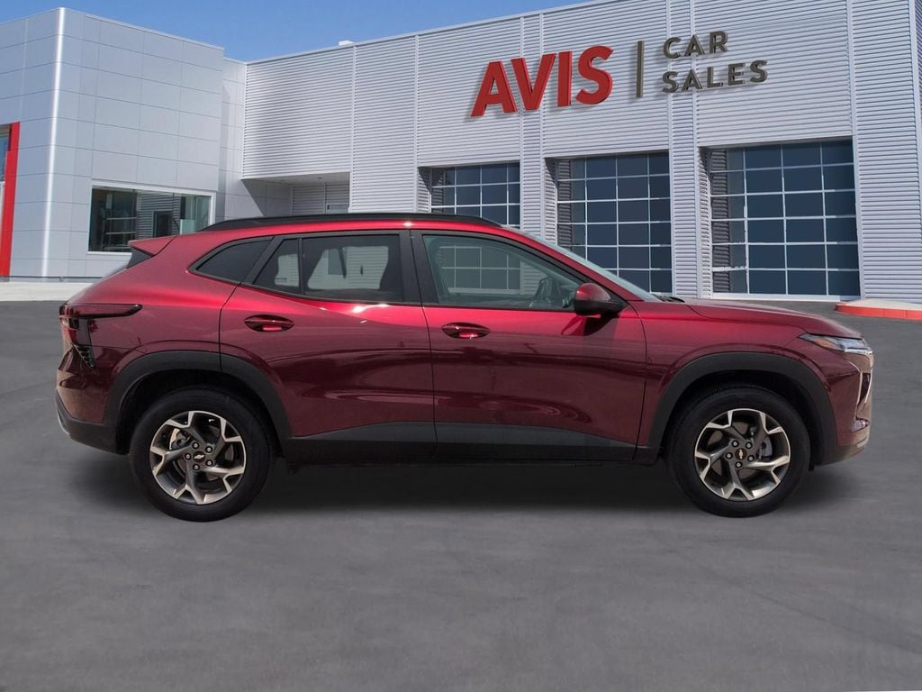 Thumbnail: 2025 Chevrolet Trax - 5