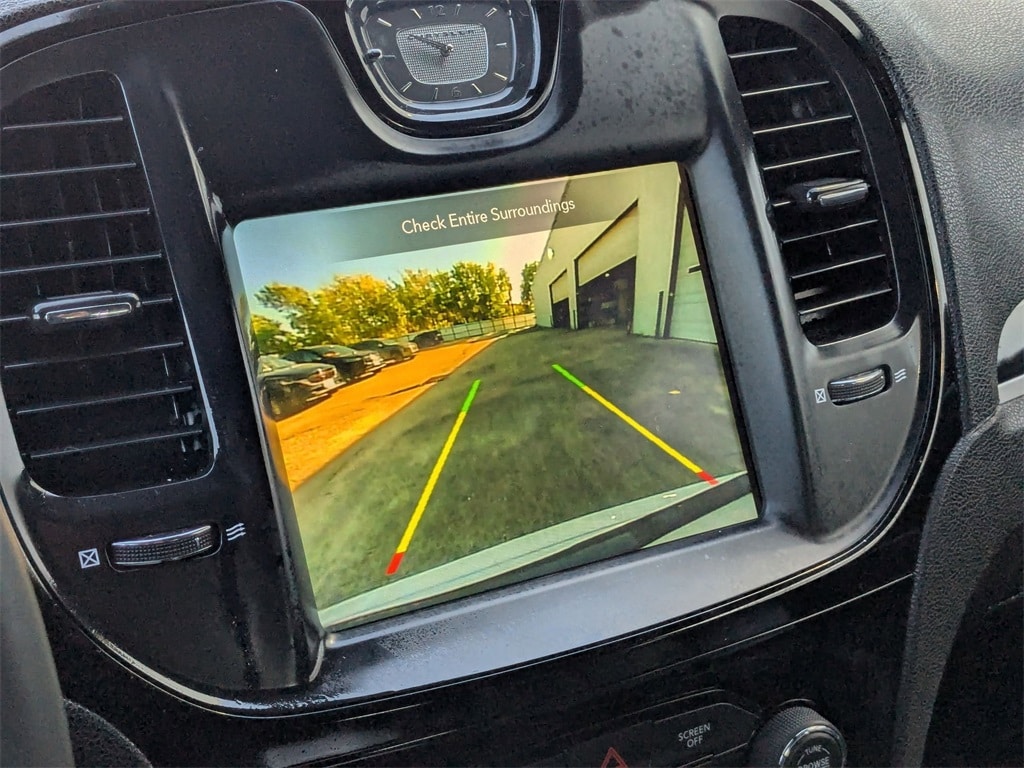 Thumbnail: 2023 Chrysler 300 - 21